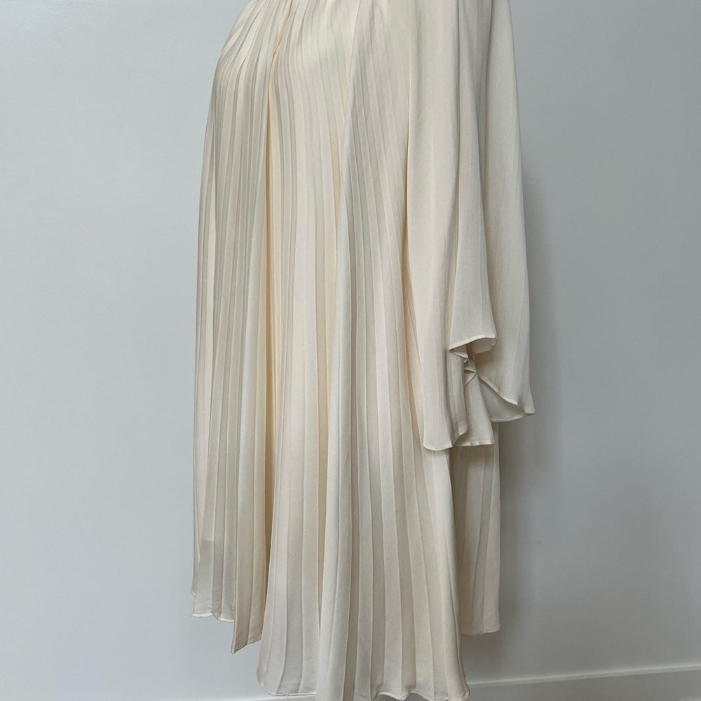 Alice + Olivia white pleated dress MEDIUM - Picture 4 of 8